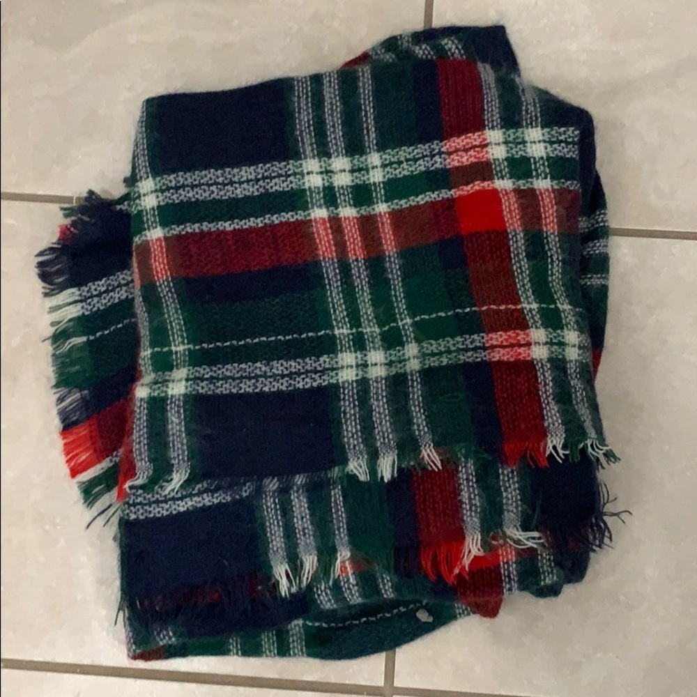 Large scarf